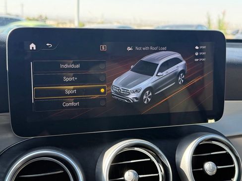 Used 2021 Mercedes-Benz GLC 300 4MATIC image 25
