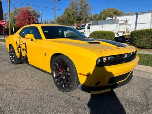 Used 2018 Dodge Challenger R/T Scat Pack w/ Driver Convenience Group image 2