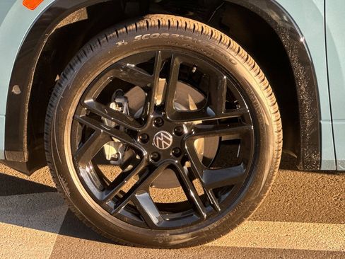 New 2026 Volkswagen Tiguan SE R-Line image 25