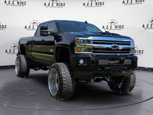 Used 2019 Chevrolet Silverado 2500 High Country w/ Duramax Plus Package AWD/4WD image 2