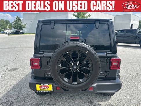 Used 2025 Jeep Wrangler Unlimited Sahara AWD/4WD image 4