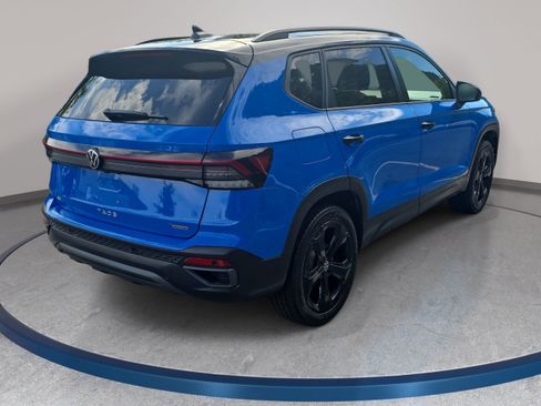 Used 2025 Volkswagen Taos SE AWD/4WD image 5