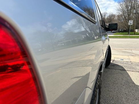 Used 2017 Lincoln Navigator Select image 15