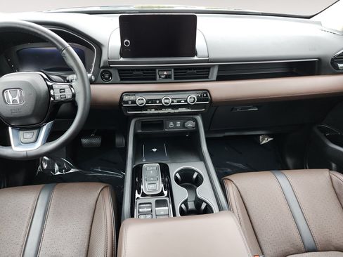 Used 2023 Honda Pilot Elite image 11