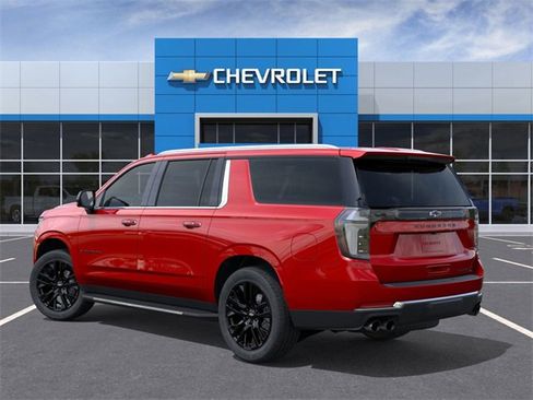 New 2026 Chevrolet Suburban Premier image 32