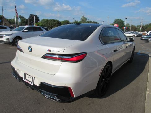 Used 2023 BMW 760i xDrive w/ Luxury Rear Seating Package AWD/4WD image 5