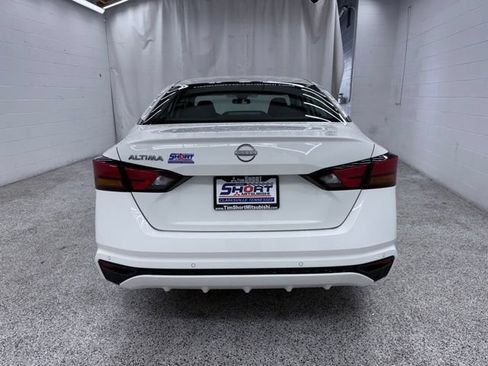 Used 2025 Nissan Altima 2.5 SV FWD image 3