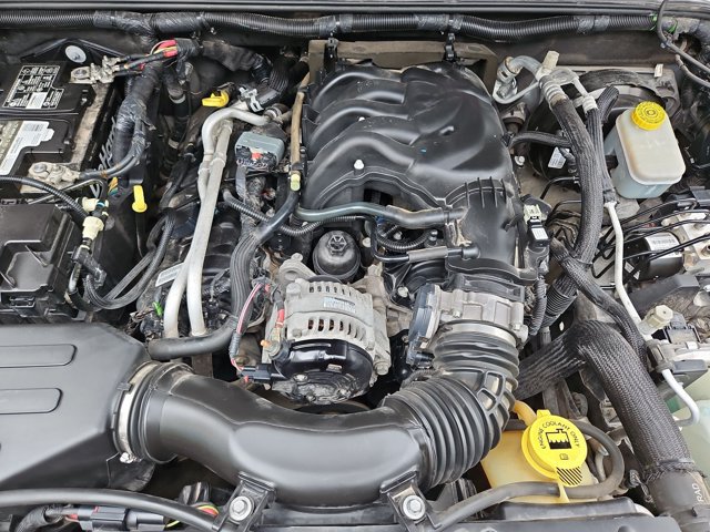 Used 2018 Jeep Wrangler Unlimited Sahara w/ Connectivity Group AWD/4WD image 21