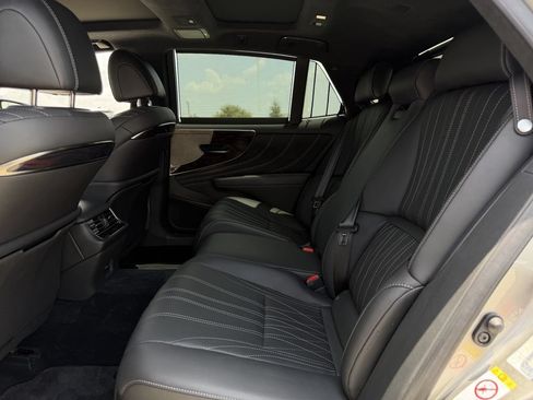 Used 2018 Lexus LS 500 w/ Luxury Package RWD image 28