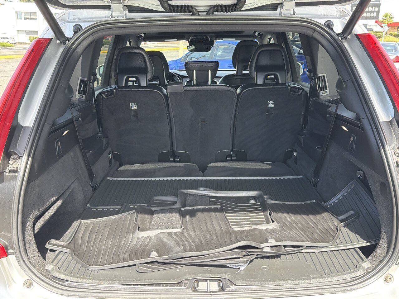 Used 2017 Volvo XC90 T6 Momentum w/ Vision Package AWD/4WD image 7