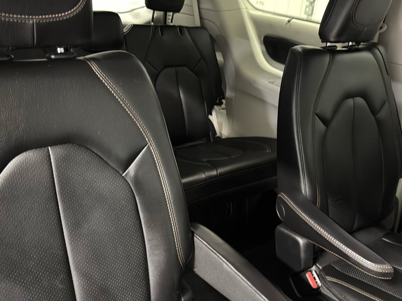 Used 2018 Chrysler Pacifica Touring-L Plus FWD image 15