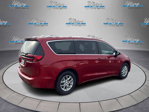 New 2026 Chrysler Pacifica Select image 3