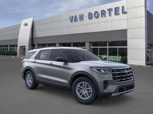 Used 2026 Ford Explorer Active AWD/4WD image 7