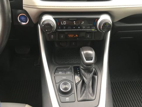 Used 2021 Toyota RAV4 XLE Premium AWD/4WD image 18