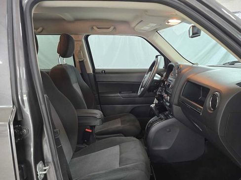 Used 2017 Jeep Patriot Sport w/ Power Value Group AWD/4WD image 10