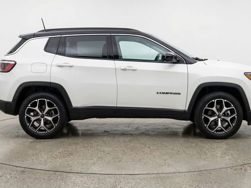 Used 2025 Jeep Compass Limited image 11