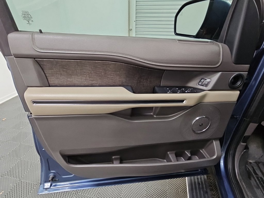 Used 2018 Ford Expedition Limited w/ Equipment Group 301A RWD image 36
