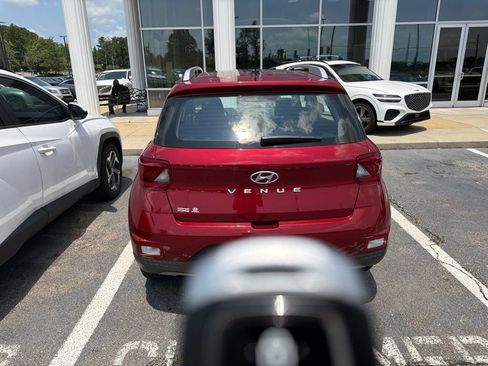 Used 2024 Hyundai Venue SEL FWD image 4