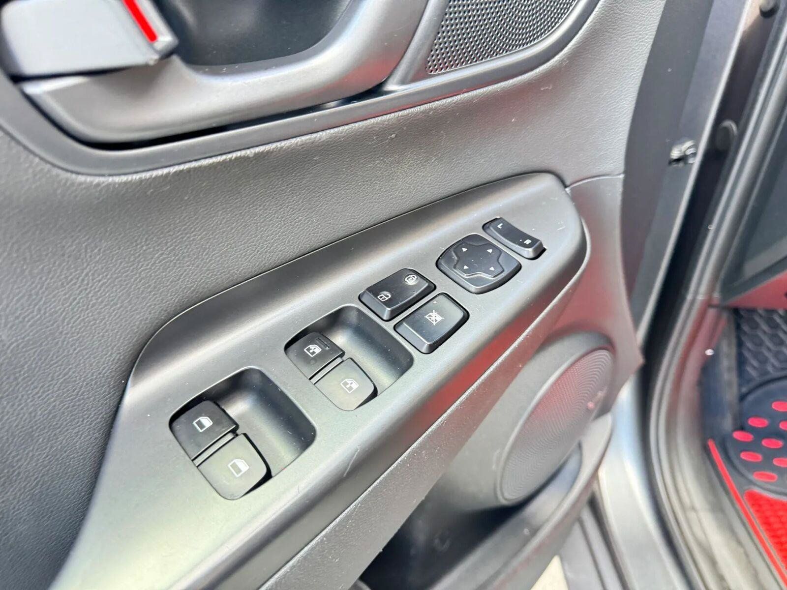 Used 2019 Hyundai Kona Ultimate AWD/4WD image 11