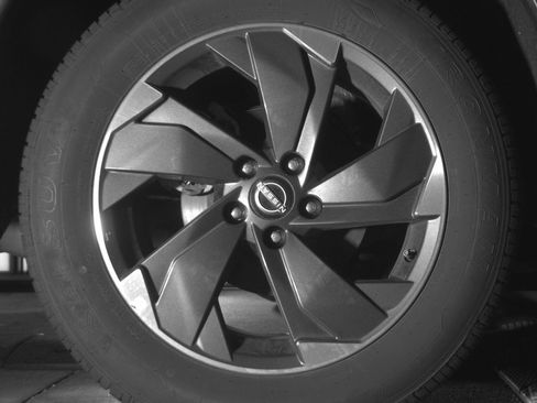 Used 2025 Nissan Rogue SV image 15