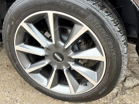 Used 2016 Lincoln Navigator Reserve image 19