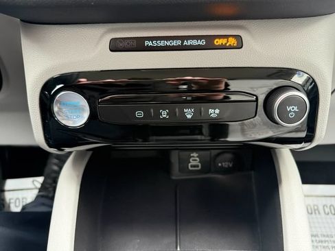 Used 2024 Ford Escape SE FWD image 25