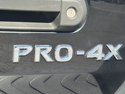 Used 2011 Nissan Xterra PRO-4X w/ Pro-4x Leather Pkg AWD/4WD image 12