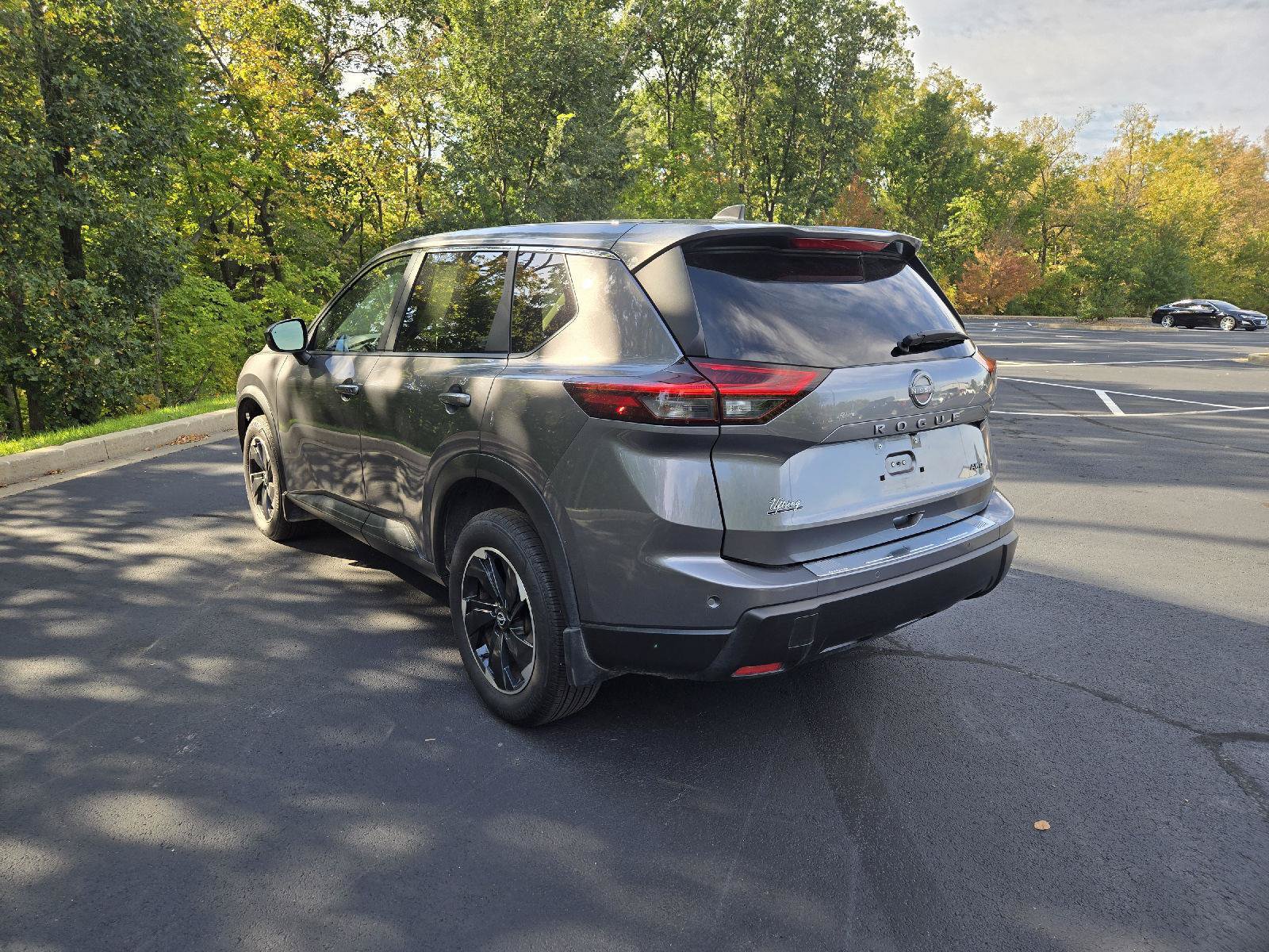 Used 2025 Nissan Rogue SV AWD/4WD image 6