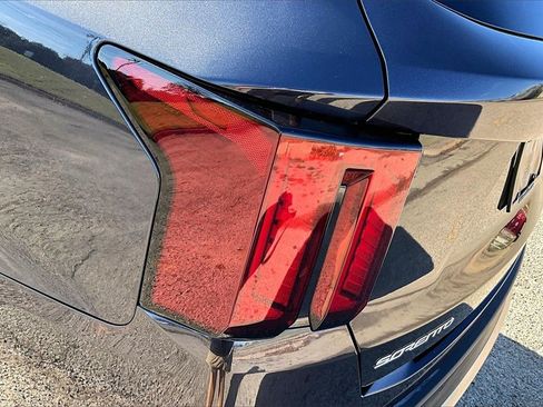 Certified 2025 Kia Sorento EX w/ Panoramic Sunroof Package image 33