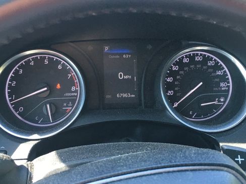 Used 2018 Toyota Camry SE FWD image 2