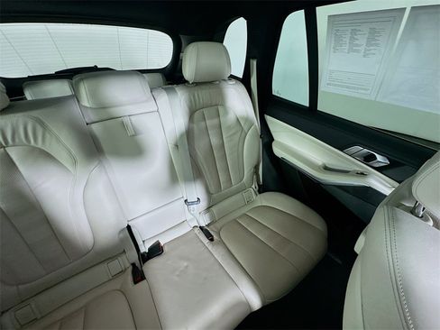 Used 2021 BMW X5 xDrive40i w/ M Sport Package image 14