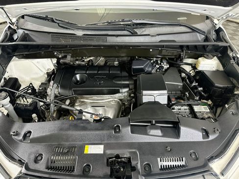 Used 2019 Toyota Highlander LE FWD image 32