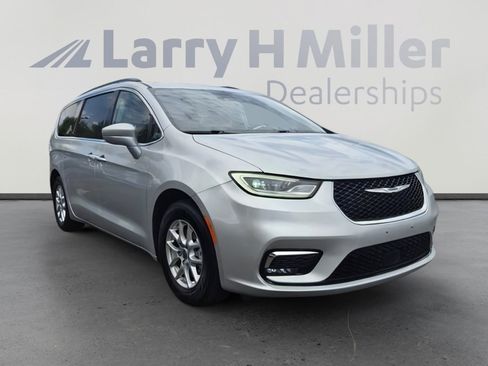 Used 2022 Chrysler Pacifica Touring-L FWD image 8