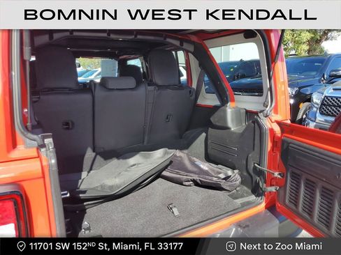 Used 2024 Jeep Wrangler Unlimited w/ LED Headlamp & Fog Lamp Group image 10