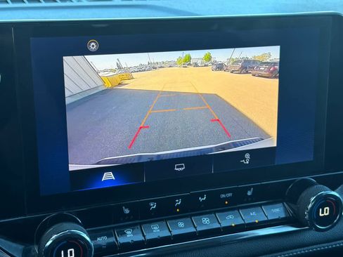 Used 2023 Chevrolet Colorado LT w/ LT Convenience Package II AWD/4WD image 18