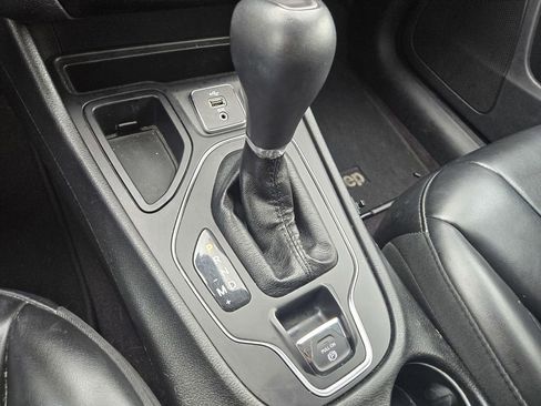 Used 2019 Jeep Cherokee Latitude Plus FWD image 31
