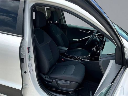 Used 2025 Kia Niro LX FWD image 30