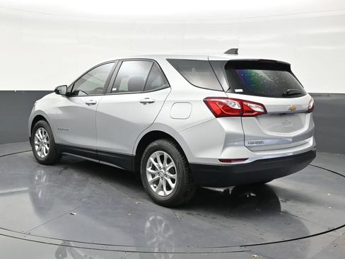 Used 2021 Chevrolet Equinox LS FWD image 3