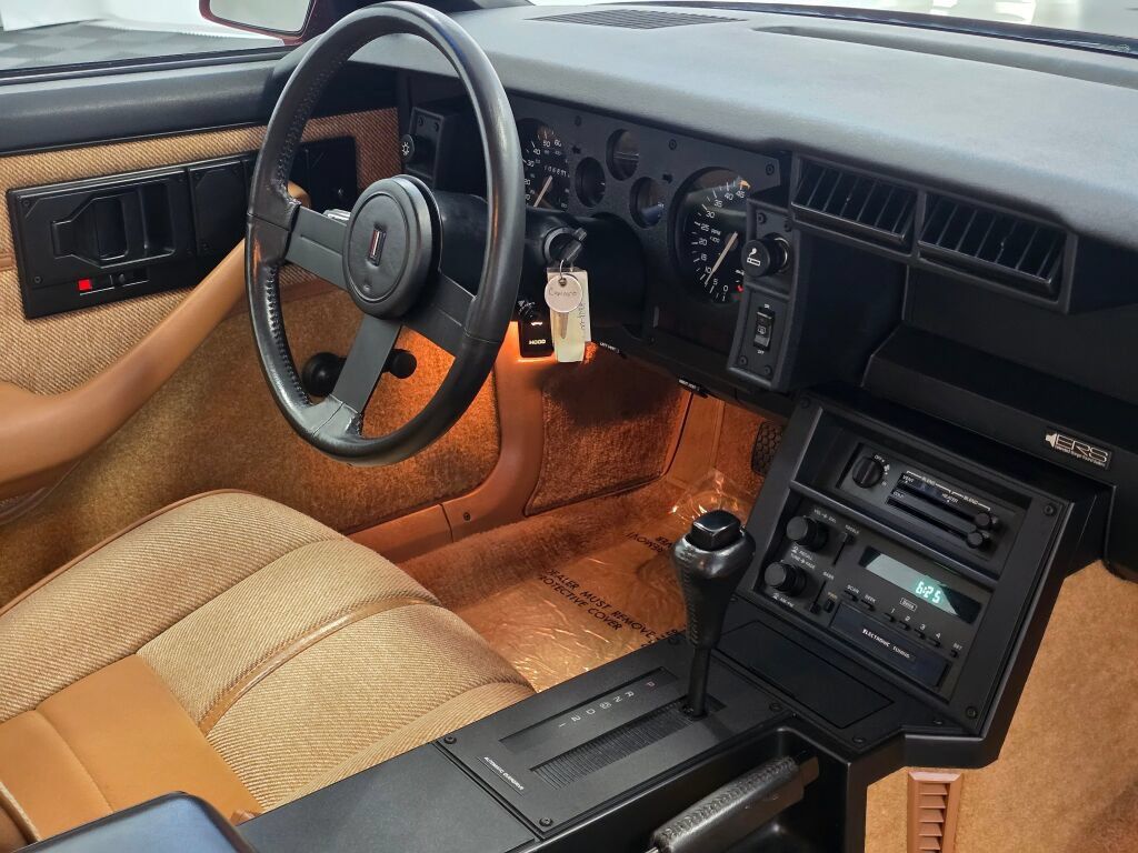 Used 1988 Chevrolet Camaro IROC-Z RWD image 87