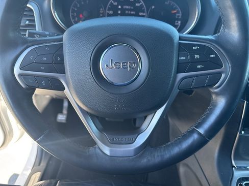 Used 2019 Jeep Grand Cherokee Limited image 25