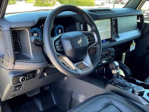 New 2025 Ford Bronco Badlands image 8