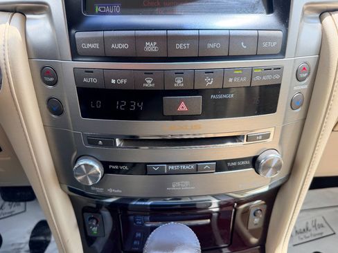 Used 2013 Lexus LX 570 4WD w/ Luxury Pkg image 56