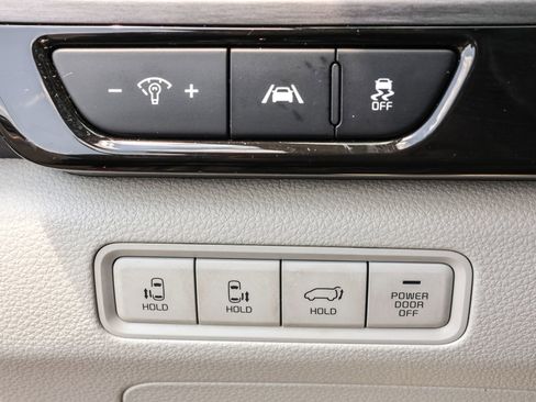 Used 2023 Kia Carnival SX image 24