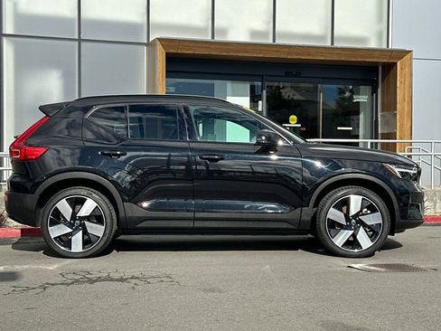 Certified 2023 Volvo XC40 Recharge Ultimate image 9