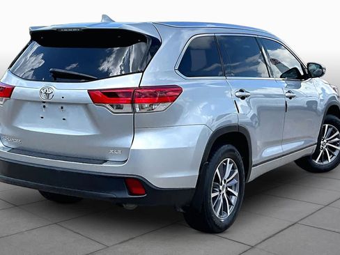 Used 2018 Toyota Highlander XLE FWD image 13