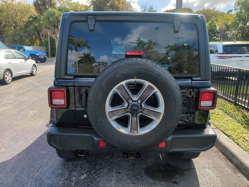 Used 2019 Jeep Wrangler Unlimited Sahara image 7
