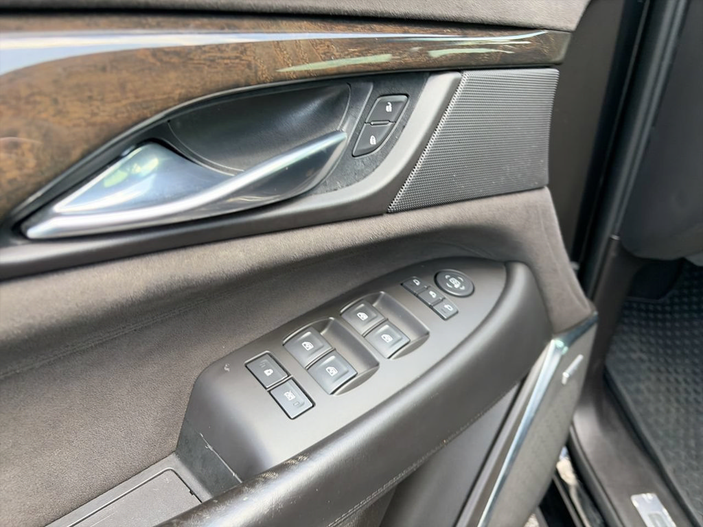 Used 2015 Cadillac Escalade Platinum AWD/4WD image 16
