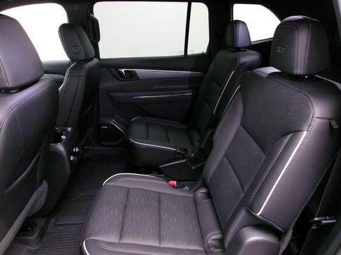 Used 2025 Buick Enclave Sport Touring w/ Power Package AWD/4WD image 8