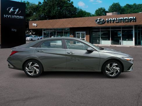 New 2025 Hyundai Elantra Limited image 9