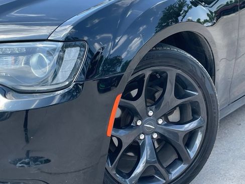 Used 2021 Chrysler 300 Touring w/ Sport Appearance Package RWD image 8